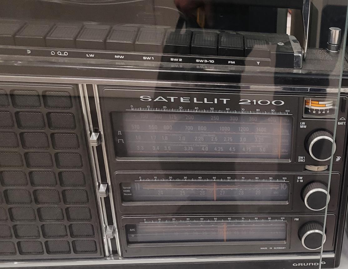Grundig Satellit-2100