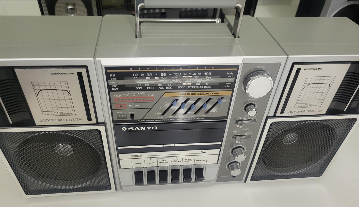 Sanyo М9835K