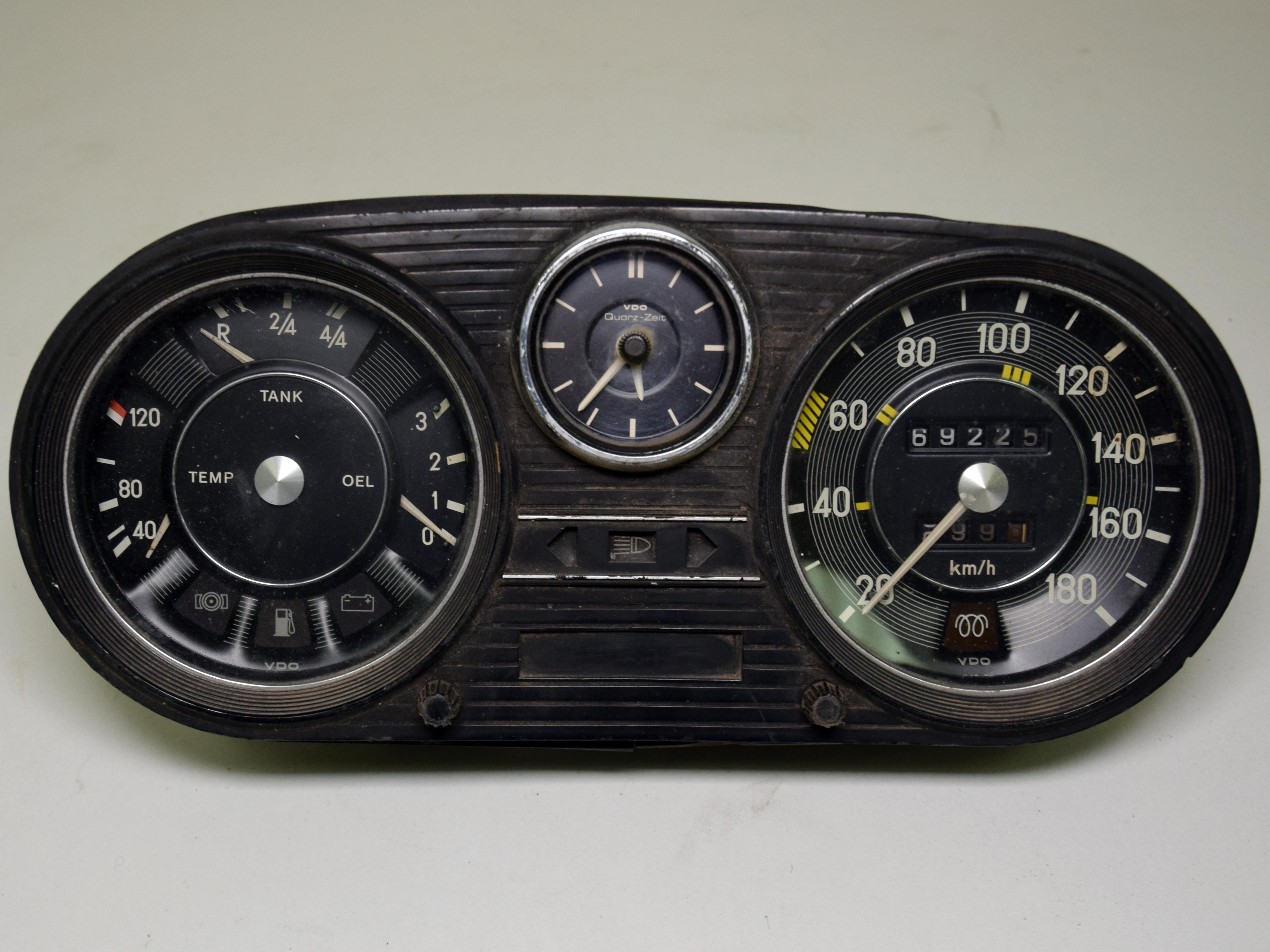 Панель приборная Mercedes-Benz W186