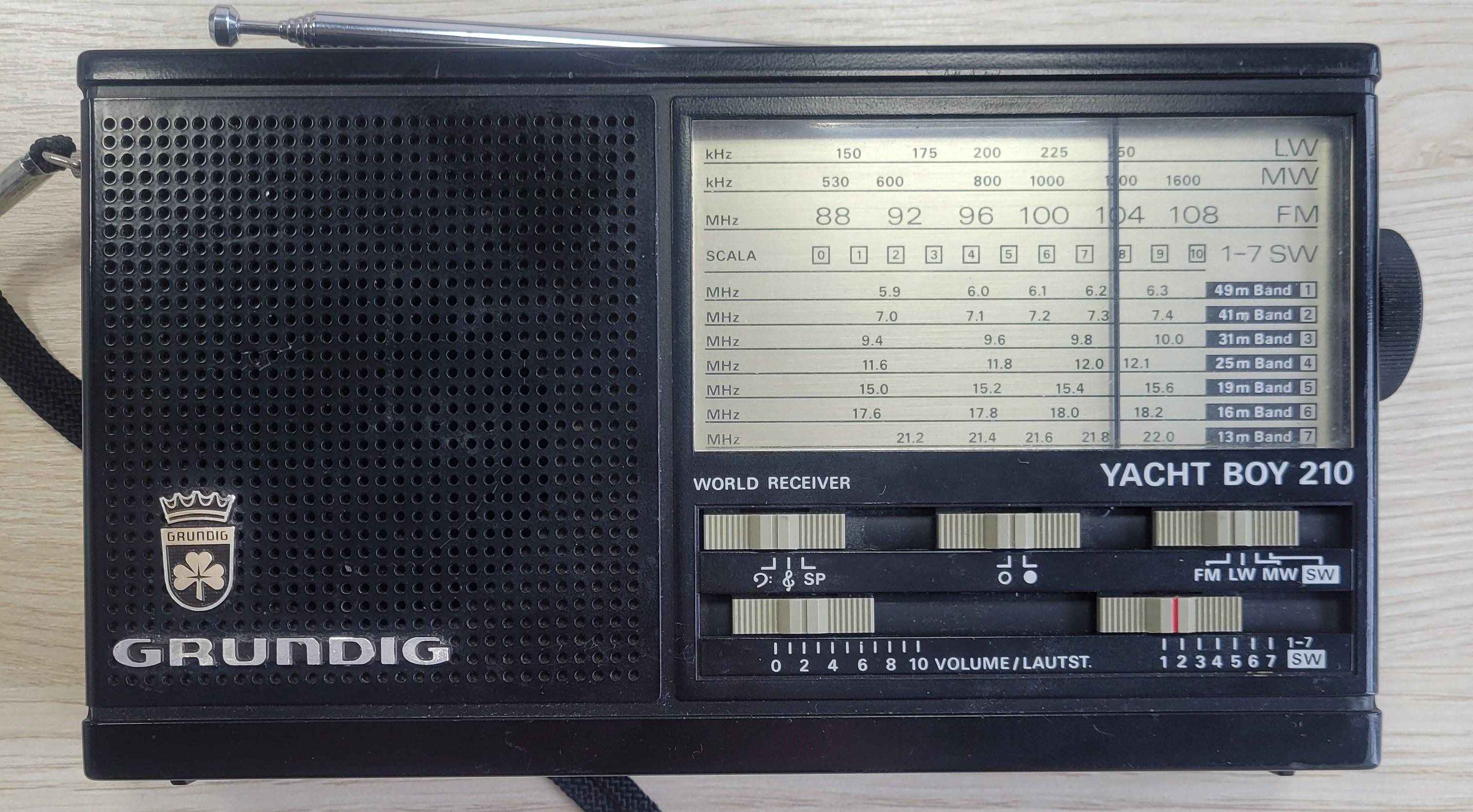 Grundig Yacht-Boy 210