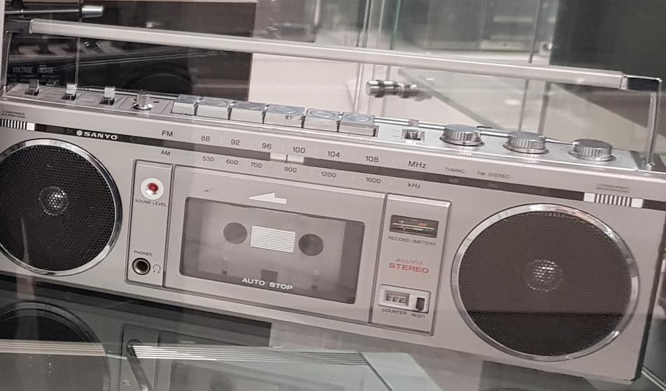 Sanyo M7700F