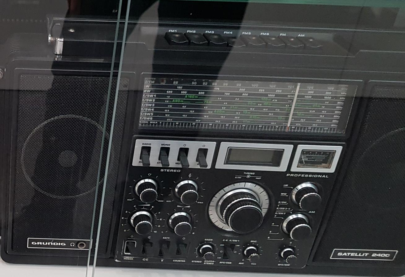 Grundig Satellit-2400