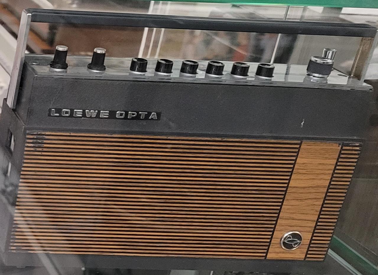 Loewe Opta T45
