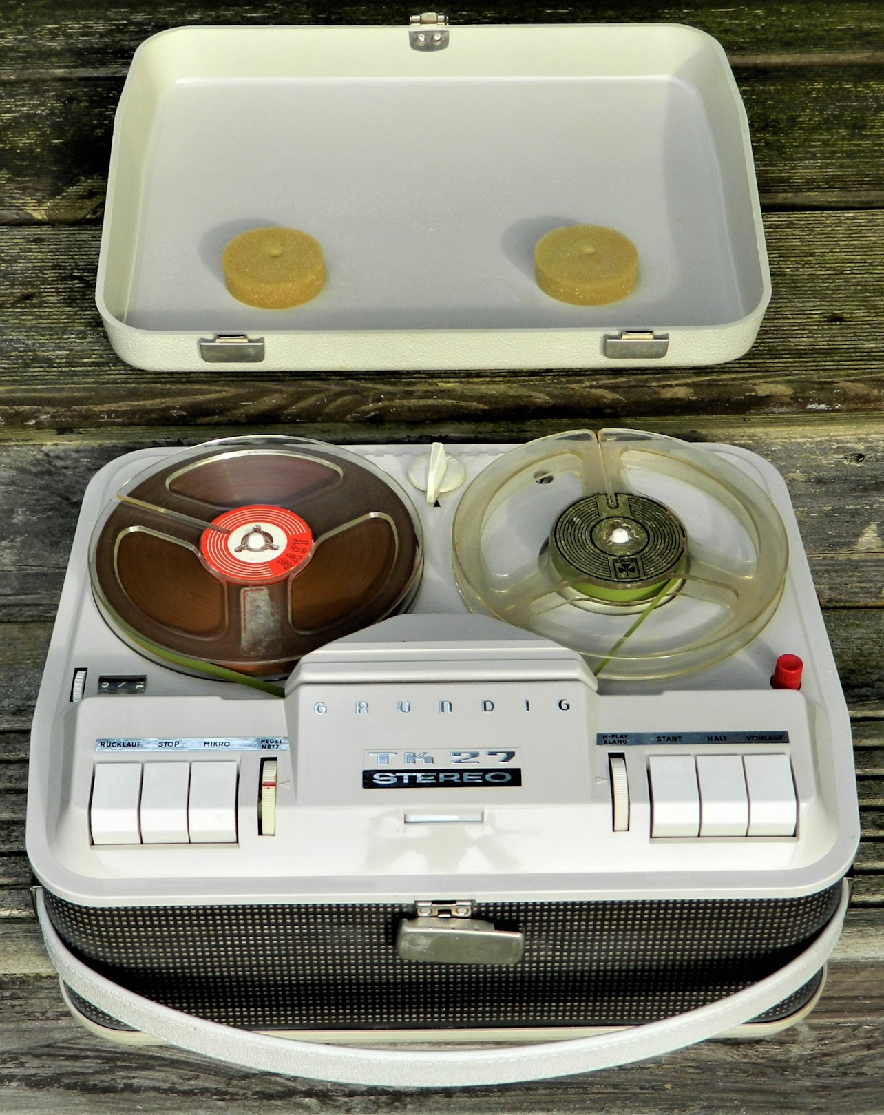 Grundig TK-27