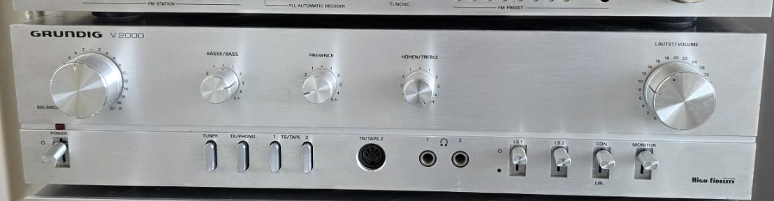 Grundig V-2000